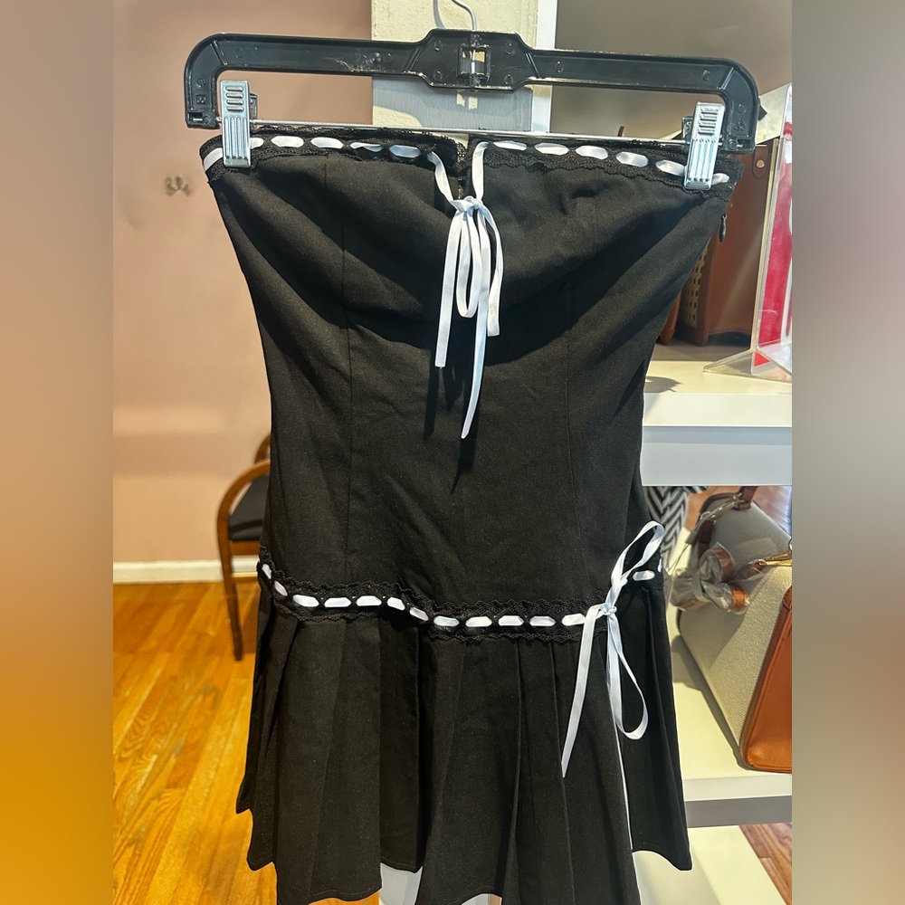 Chic Black Strapless Dress with White Ties